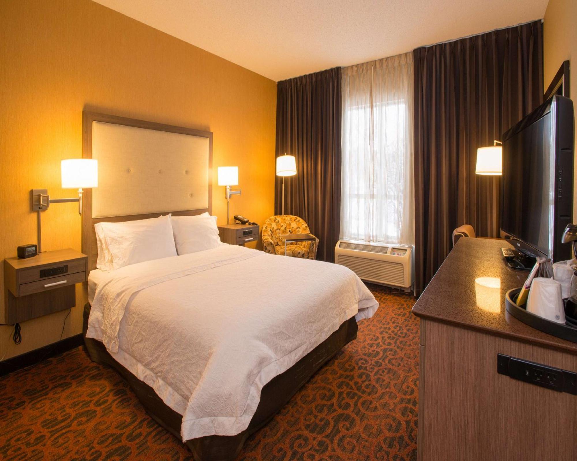 Hampton Inn Toronto-Mississauga West Ngoại thất bức ảnh